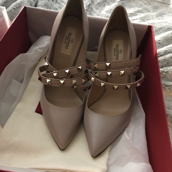 Valentino Garavani Shoes - Valentino Rockstud ankle strap pumps
